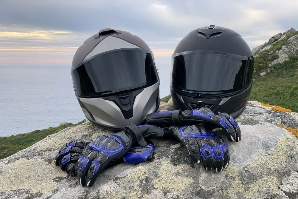 Pas Cher Visière Casque Moto Magasin -Pas Cher Visière Casque Moto Magasin two motorcycle helmets with tint
